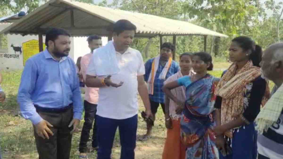 पूर्व मंत्री गागड़ा ने किया गोठान का निरीक्षण, कहा – महिला समूहों की आमदनी हुई अठन्नी, गोठान से ग्रामीणों का हुआ मोहभंग