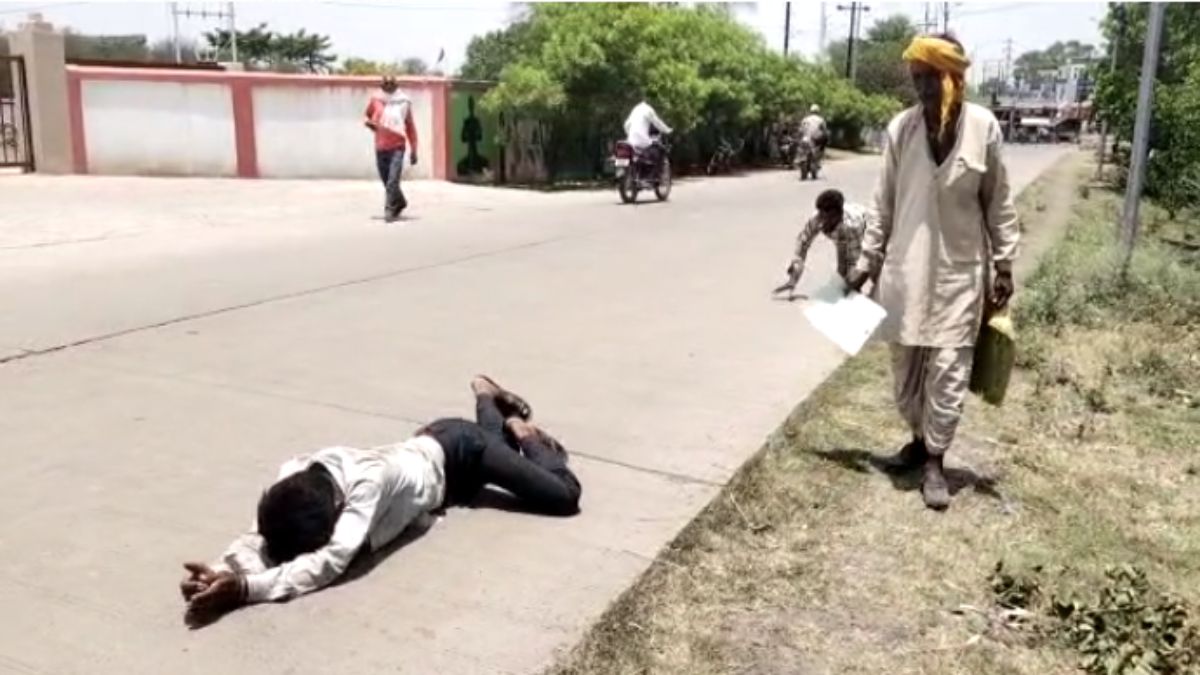 स्टे के बावजूद पटवारी ने नापी जमीन: भरी दोपरही में सड़क पर लोटते हुए फरियादी पहुंचे कलेक्ट्रेट, हाथों में पड़े छाले, देखें VIDEO
