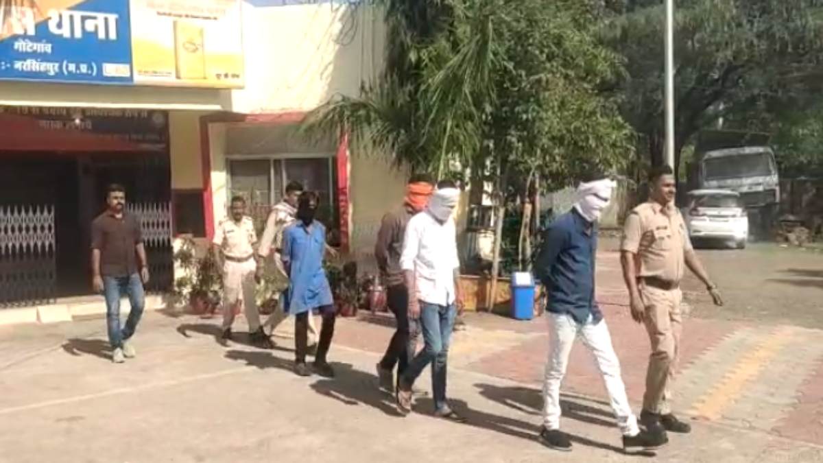 अंतर्राज्यीय साइबर ठग गिरोह का पर्दाफाश: 6 करोड़ की ठगी करने वाले 6 आरोपी चढ़े पुलिस के हत्थे, पासबुक-ATM कार्ड और कार जब्त