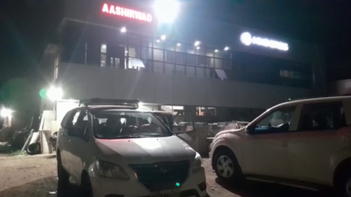 शहडोल में GST का छापा: टाइल्स कारोबारी के ठिकाने पर 25 सदस्यीय टीम ने दी दबिश, टैक्स चोरी की मिली थी शिकायत