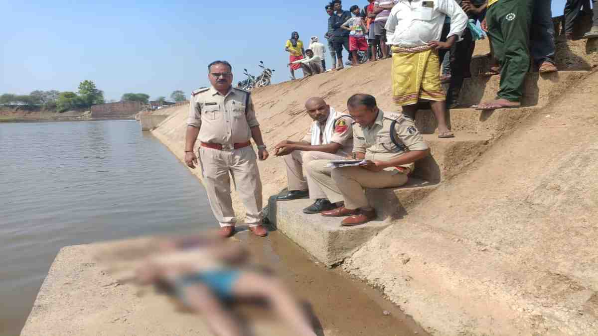CG CRIME :  प्रेमी के साथ मिलकर पत्नी ने पति को उतारा मौत के घाट, नदी में फेंकी लाश