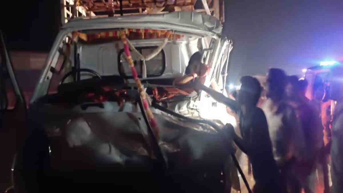 CG सड़क हादसा : चलती ट्रक से टकराई 407 वाहन, 13 लोग गंभीर रूप से घायल
