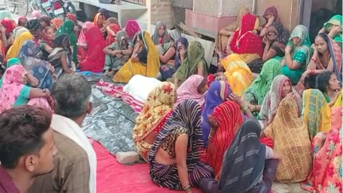 दो परिवारों में खूनी संघर्ष: घायल व्यक्ति ने अस्पताल में तोड़ा दम, गुस्साए परिजनों ने सड़क पर लगाया जाम, शव लेने से किया इंकार