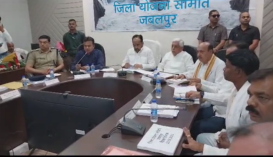 जिला योजना समिति की बैठकः कांग्रेस विधायक बोले- बीजेपी की यह पहली और अंतिम बैठक, BJP ने स्वीकार किया कि वह गौशाला नहीं बनाना चाहती