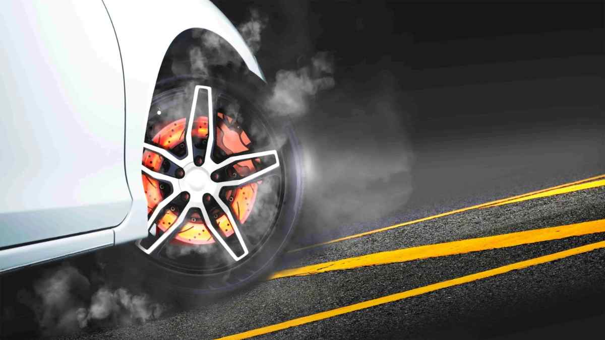 Brake Fail : कार की ब्रेक हो जाए फेल तो घबराएं नहीं, बस इन टिप्स को करें फॉलो…