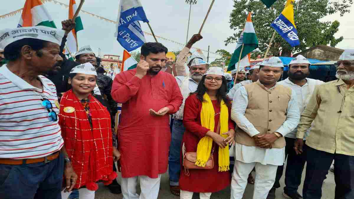 भ्रष्टाचार-भय मुक्त बस्तर बनाने ‘AAP’ ने निकाली तिरंगा यात्रा : कांग्रेस सरकार पर जमकर बरसे ‘आप’ नेता, झीरम कांड पर पूछे कई सवाल…