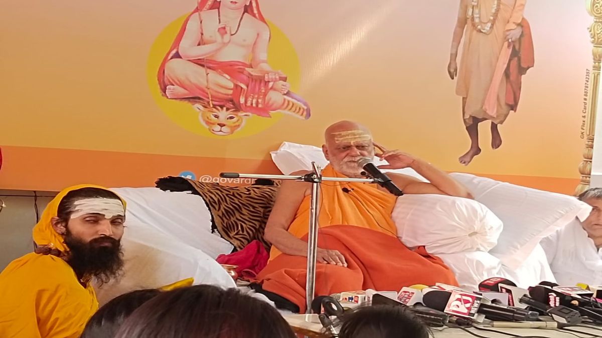 शंकराचार्य के घेरे में सरकारः निश्चलानंद सरस्वती महाराज का धर्मांतरण को लेकर बयान, बोले- इसके लिए सरकार और राज्यपाल हैं दोषी