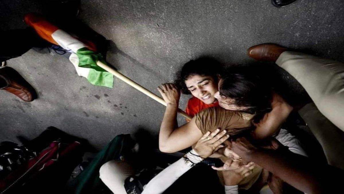 लोकतंत्र में अ’न्याय’ की नई परिभाषाः मेडल लाने वाले पहलवानों पर कानूनी चाबुक, FIR के बाद भी खुले में घूम रहा BJP का आरोपी सांसद, तो क्या ऐसे मिलेगा न्याय ?