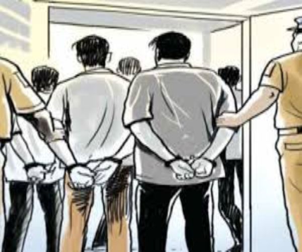 डकैती की साजिश रचते 5 गिरफ्तारः पिछले दिनों हुई कई चोरी को कबूला, आरोपियों से नकदी और जेवरात बरामद