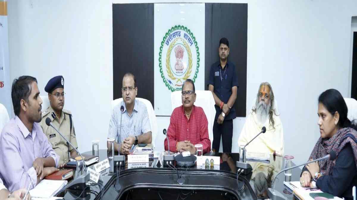 मंत्री ने लगाई अफसरों की क्लास : टेकाम ने कहा – स्कूलों में रंग-रोगन, मरम्मत का काम जल्द पूरा करें, निर्माण कार्यों में लाएं तेजी