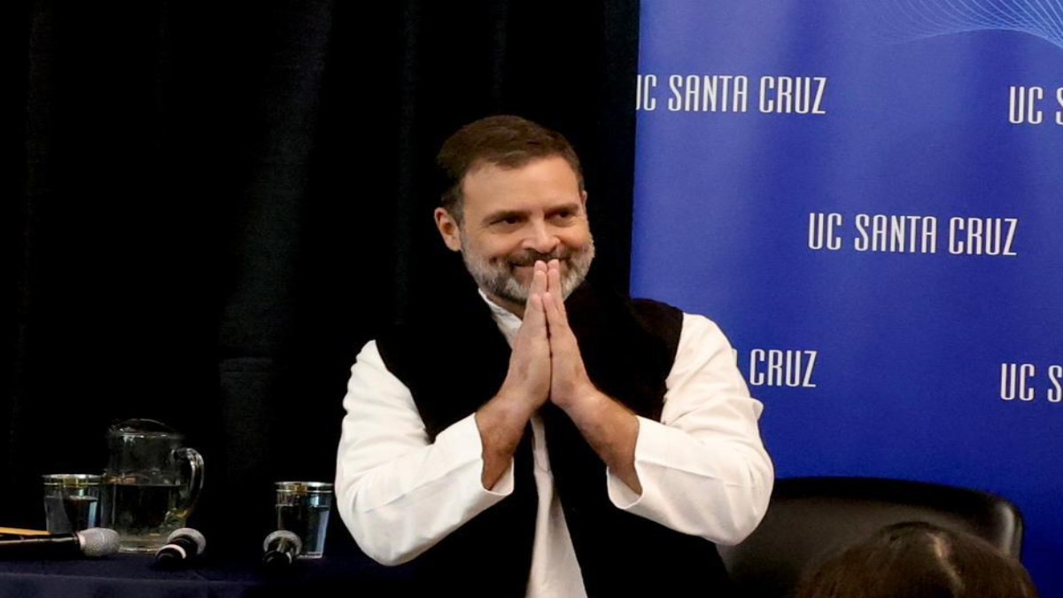 ‘मैं एक आम आदमी हूं’ : एयरपोर्ट पर राहुल को 2 घंटे करना पड़ा इंतजार, जब लोगों ने पूछा लाइन में क्यों खड़े हैं, तो बोले- ‘अब मैं सांसद नहीं रहा’…