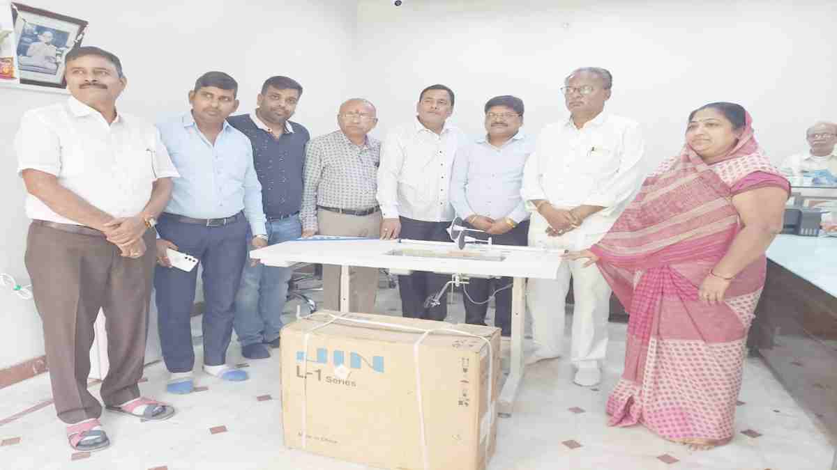 जरुरतमंदों की निरंतर सेवा कर रहा रायपुर सराफा एसोसिएशन, राजेंद्र नगर थाने में दिया कूलर