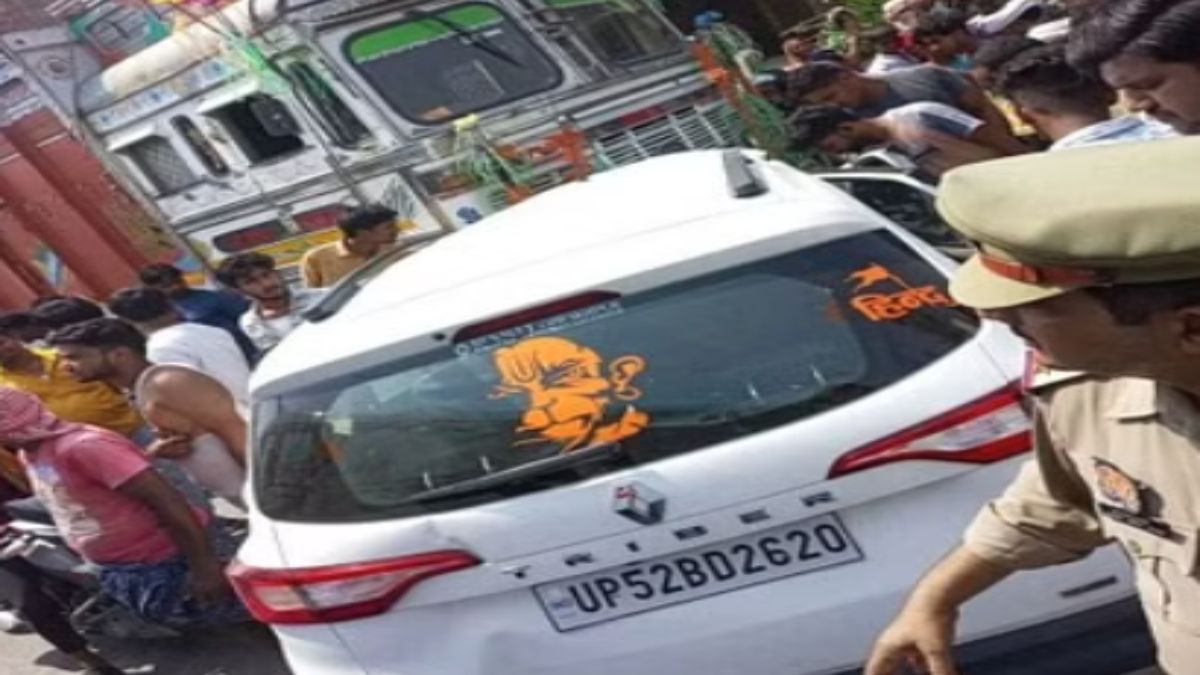 पूजा-अर्चना के लिए मैरवा जा रहा था परिवार, टायर फटने से ट्रक से टकराई कार, 4 महिला समेत 5 की मौत, 3 घायल