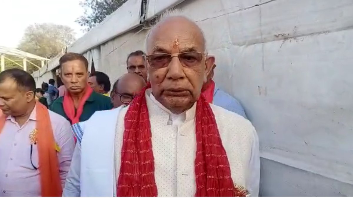 पूर्व राज्यपाल ने कांग्रेस-बीजेपी पर कसा तंज: कप्तान सिंह सोलंकी बोले- आजकल राजनीतिक दलों का ज्यादा महत्व नहीं रह गया, स्वार्थ के लिए उछालते हैं तर्कहीन मुद्दे