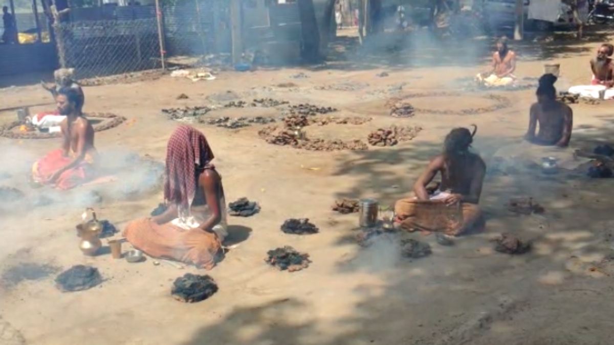 भीषण गर्मी में अग्नि तपस्या: सुंदरधाम आश्रम में श्री विष्णु महायज्ञ अमृत महोत्सव, महंत बालकदास संतों के साथ तपस्या में हैं लीन, गंगा दशमी तक चलेगा तप