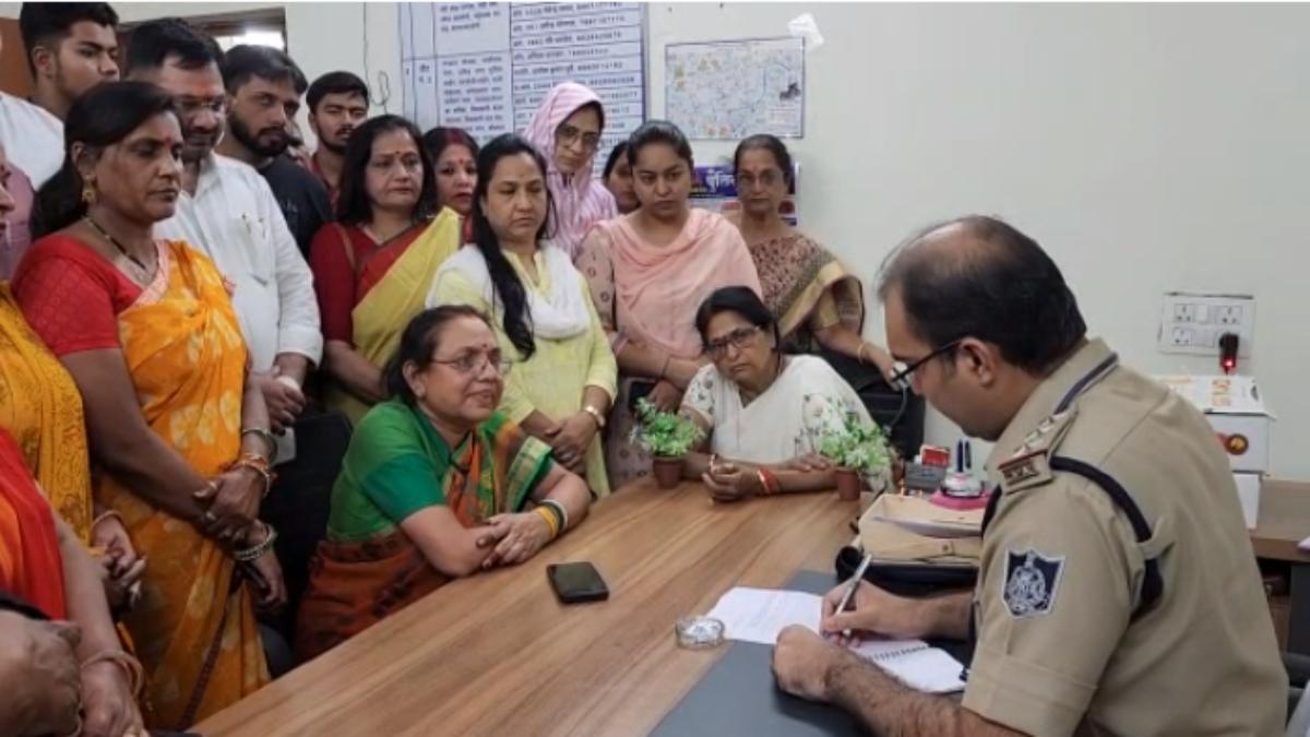 BJP महिला मोर्चा की पूर्व अध्यक्ष का विवादित बयान, बोलीं- कांग्रेस की महिला नेता बिकाऊ, जानें क्या है पूरा मामला