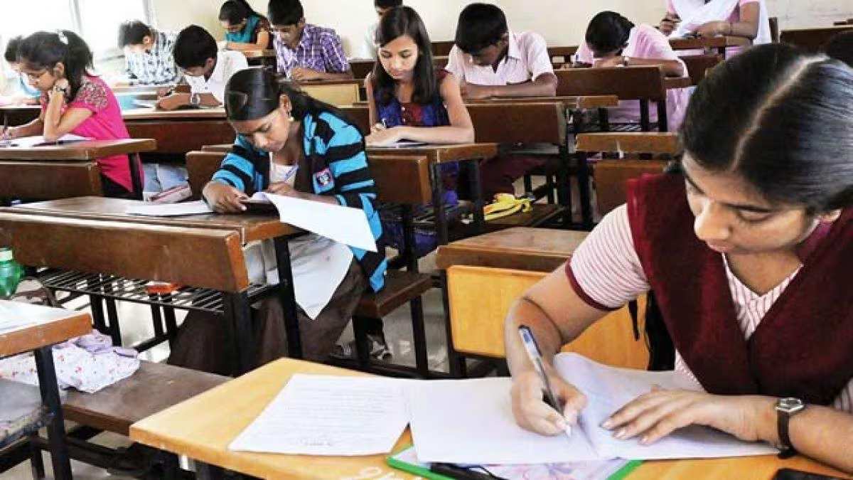 AI के चक्कर में क्लास के पूरे बच्चे फेल ! प्रोफेसर ने ChatGPT से पूछा- निबंध कॉपी तो नहीं है… और फिर हो गया कांड