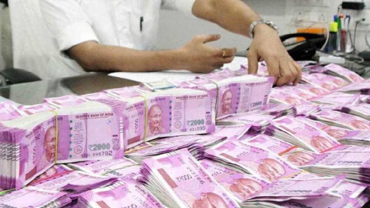 स्टूडेंट के खाते में 50 करोड़ का ट्रांजेक्शन : मुनाफे की लालच में खुलवाया था अकाउंट, इनकम टैक्स के नोटिस से उड़े होश