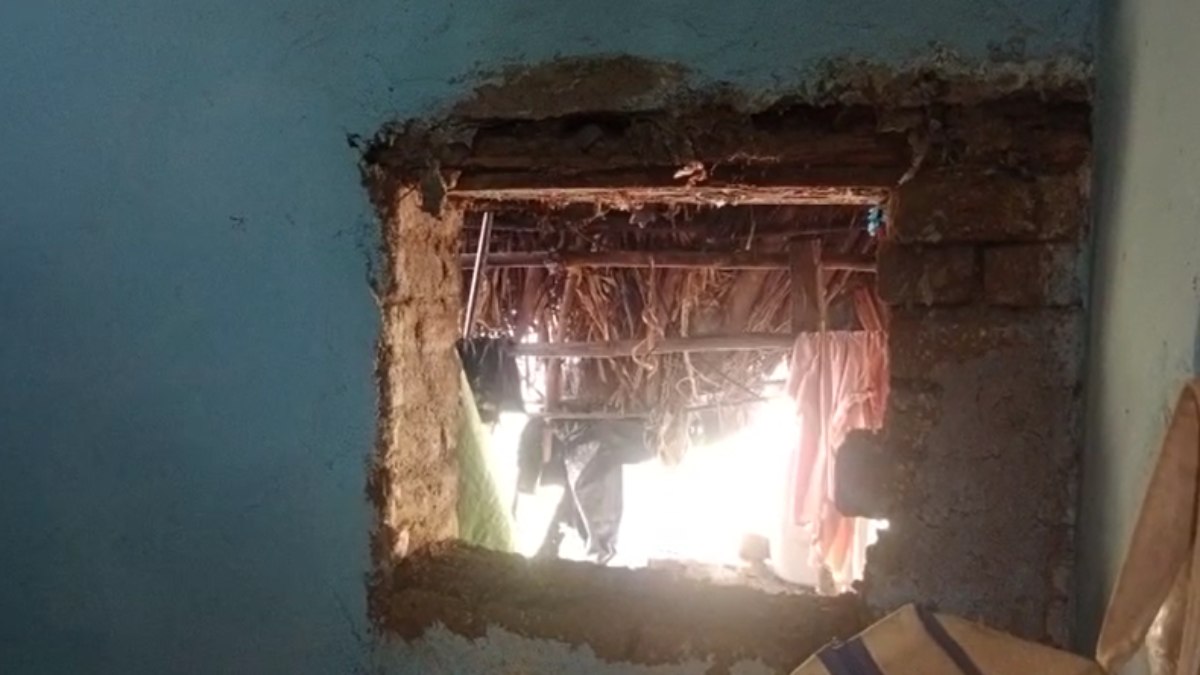 CG में चोरों के हौसले बुलंदः सूने मकान की दीवार तोड़कर 26 लाख ले उड़े चोर, शातिरों की तलाश में जुटे कानून के रखवाले…