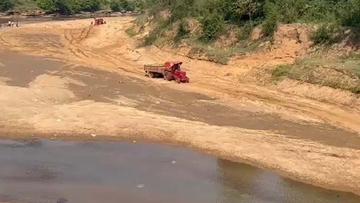 माफिया के आगे खनिज विभाग नतमस्तक ? धड़ल्ले से नदियों का सीना चीर रहे रेत माफिया,’कमीशन’ की पट्टी से अधिकारियों की आखें बंद…