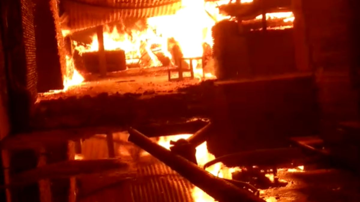 MP: भोपाल में प्लाईवुड के गोदाम में लगी भीषण आग, सीहोर में रुई फैक्ट्री में आग लगने से काफी नुकसान