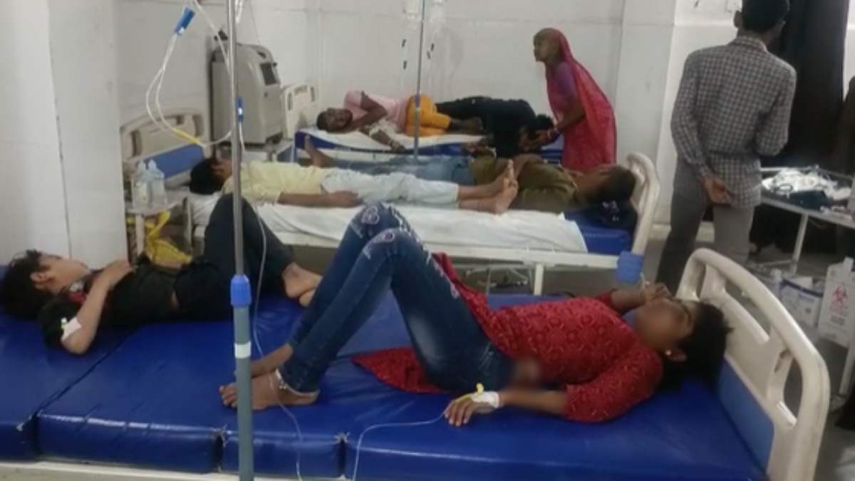 Food Poisoning: बासी खाना खाने से शादी समारोह में आए 17 मेहमान हुए बीमार, अस्पताल में भर्ती