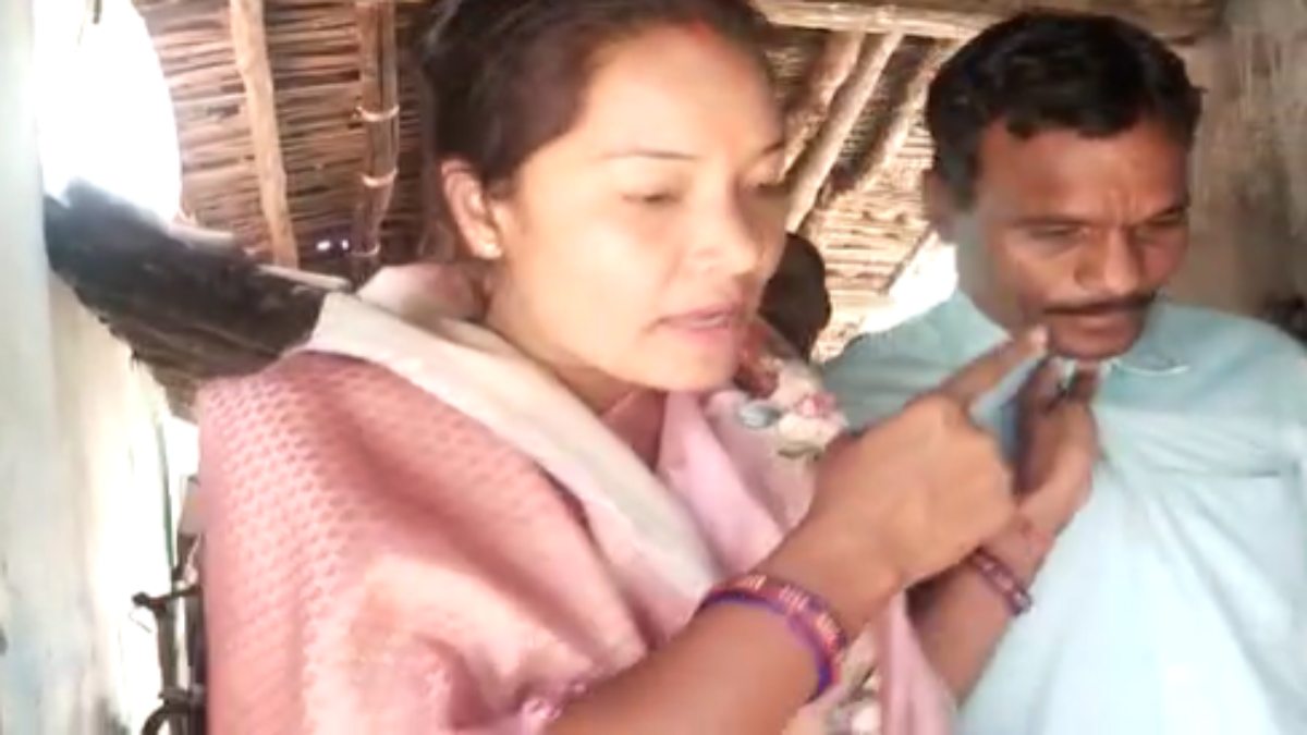 MP में धर्मांतरण का खेल: आदिवासियों को लालच देकर कराया जा रहा था धर्म परिवर्तन, समाजसेविका ने पास्टर समेत 8 लोगों को किया पुलिस के हवाले