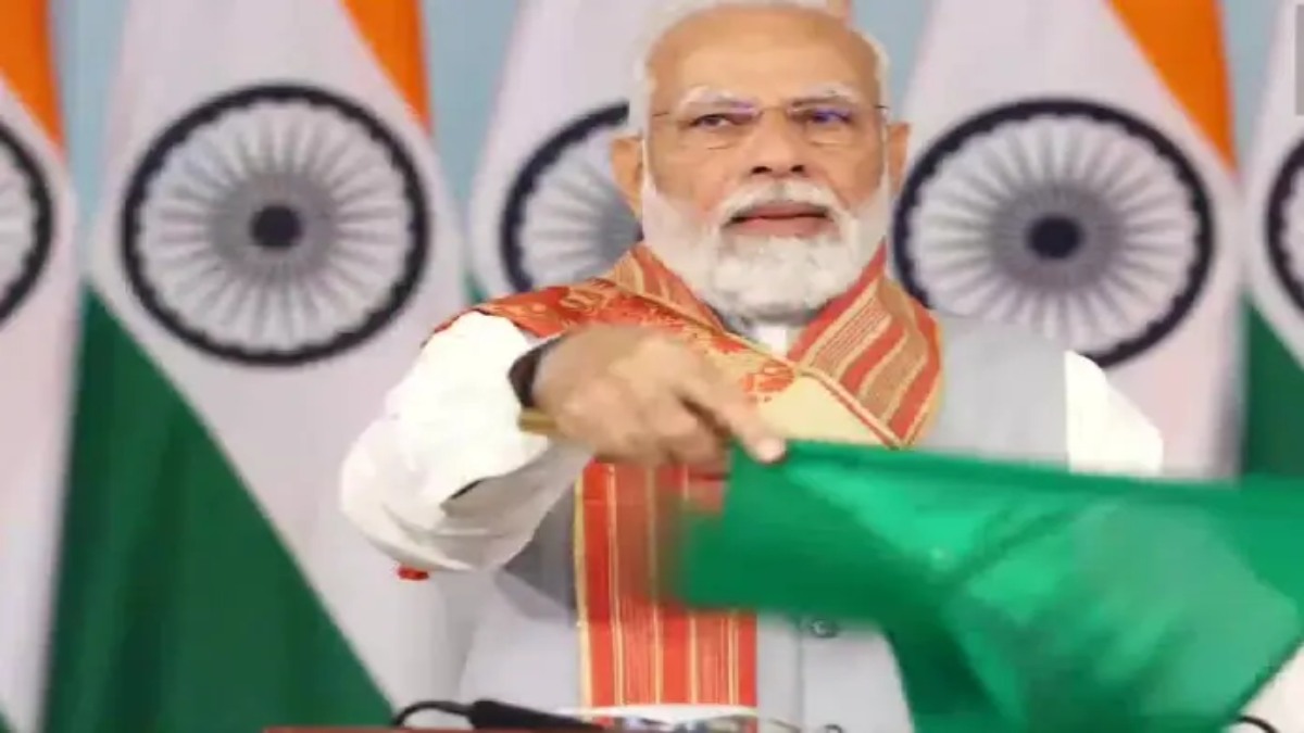 Northeast First Vande Bharat : पूर्वोत्तर को मिली पहली वंदे भारत ट्रेन, पीएम मोदी ने दिखाई हरी झंडी