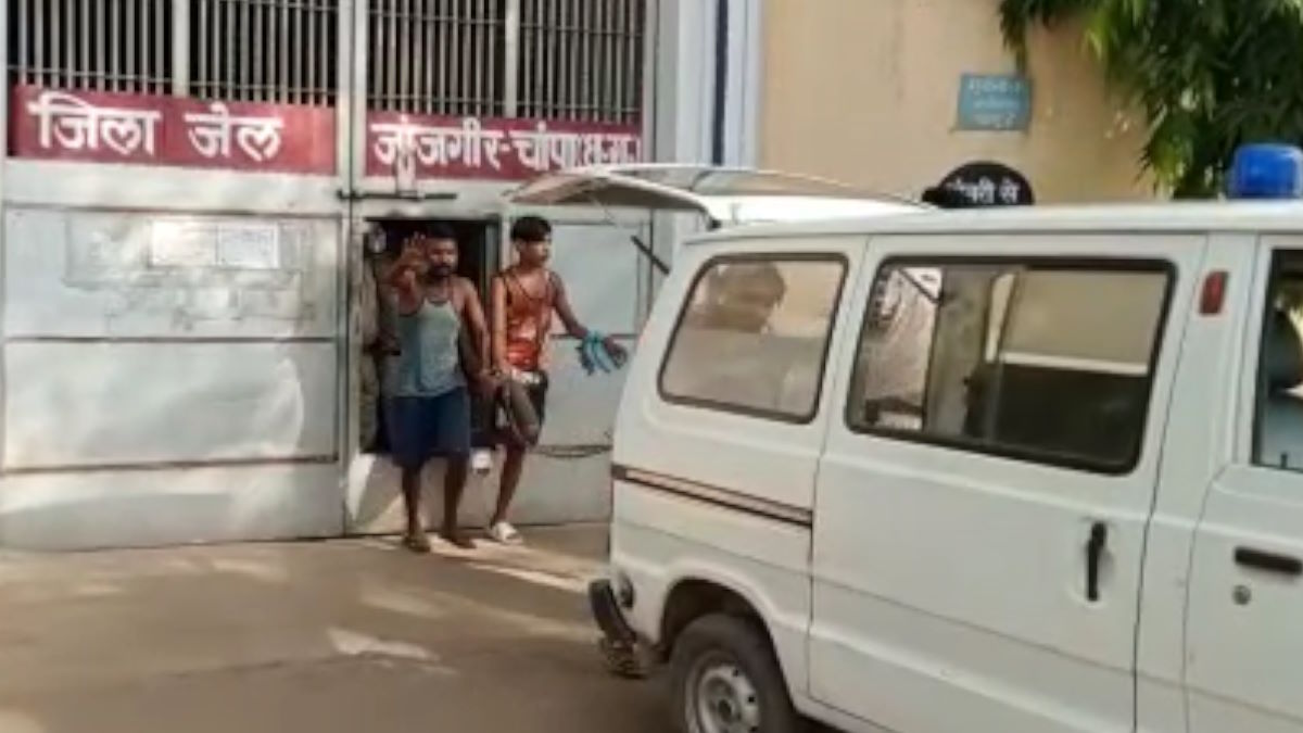 BREAKING : जांच के लिए जेल पहुंचे एसडीएम-तहसीलदार के सामने कैदियों ने मचाया जमकर हंगामा, तीन कैदी हुए घायल…