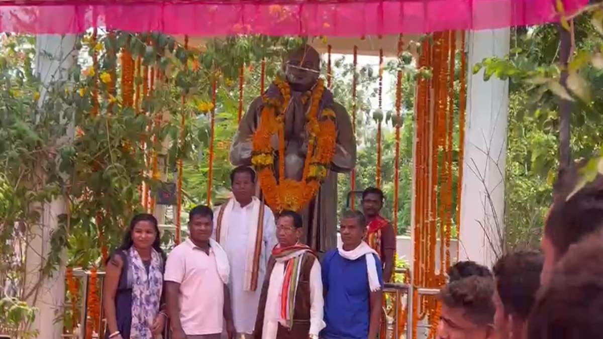 झीरम हमले की 10वीं बरसी पर विधायक देवती कर्मा ने नम आंखों से अपने पति महेंद्र कर्मा को किया याद, बस्तर टाइगर के बेटे छविंद्र कर्मा बोले- दुर्भाग्य है हम पीड़ित परिवारों को न्याय नहीं मिला…