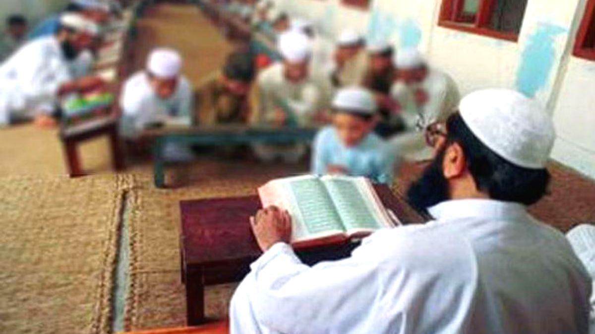 UP Madarsa Board : केंद्र के बाद अब योगी सरकार ने बंद किया मदरसा टीचरों का मानदेय, आदेश जारी