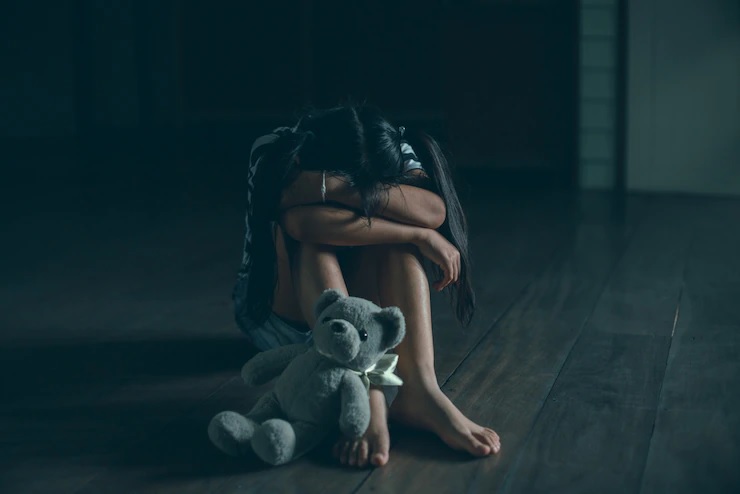 टॉफी दिलाने के बहाने बच्ची से Digital Rape…