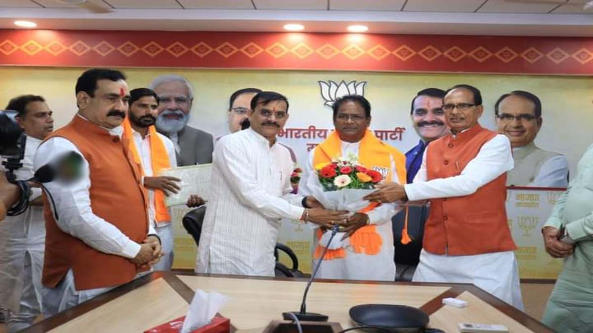 MP में चुनाव से पहले कांग्रेस को झटका! पूर्व विधायक सत्य प्रकाश सखवार बीजेपी में शामिल, कहा- कांग्रेस के नेताओं ने मुझे चुनाव हरवाया, पार्टी गुटबाजी में बंटी