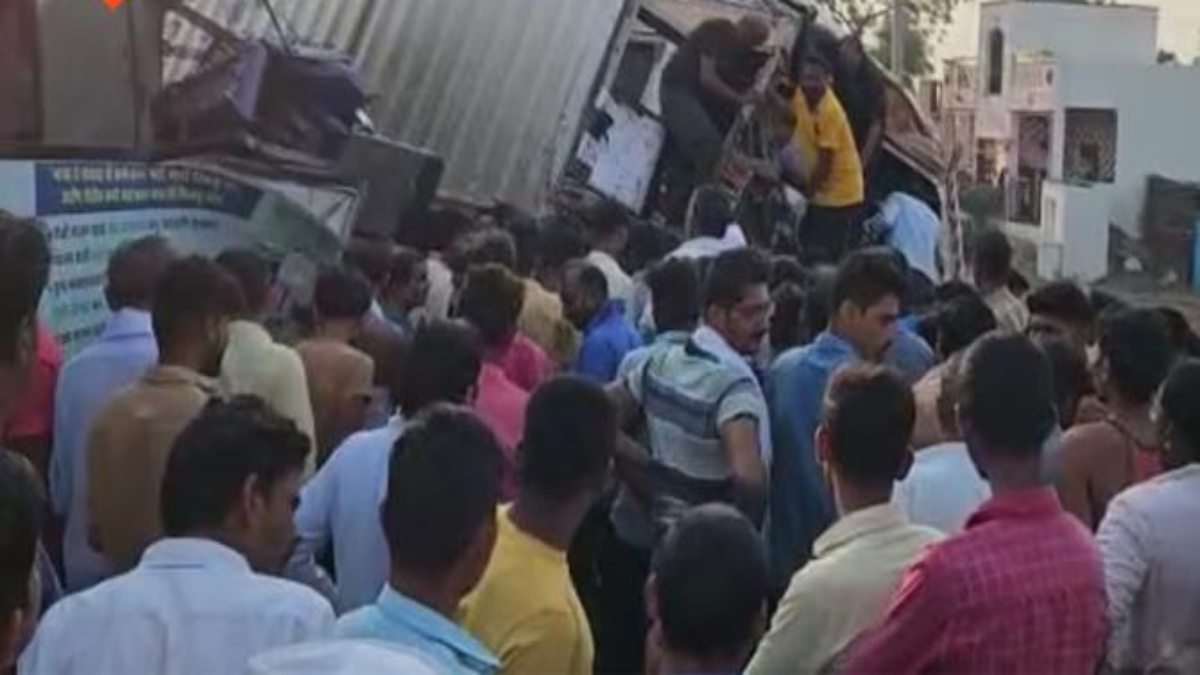 लहू से लाल पड़ा ‘किलर’ हाईवे: भीषण सड़क हादसे में 7 लोगों की मौत, 13 लोग गंभीर रूप से घायल