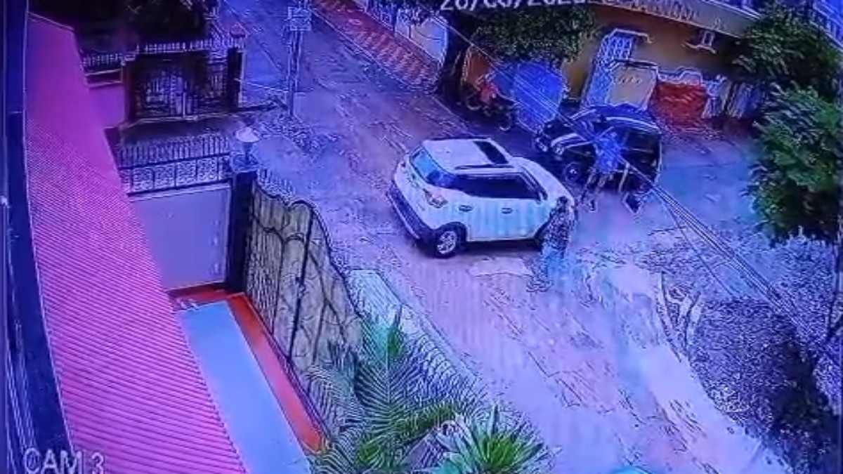 MP में कंस्ट्रक्शन कंपनी के मैनेजर का अपहरण, VIDEO: कार में सवार होकर आए बदमाश और ऑफिस से उठाकर ले गए