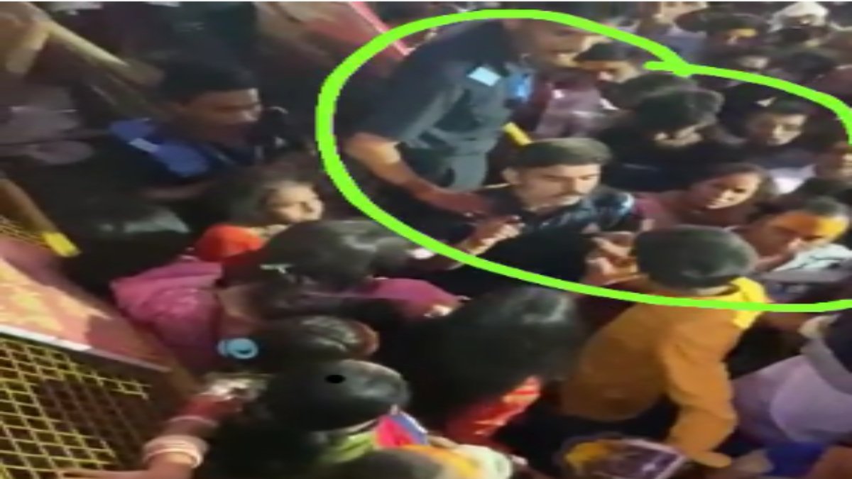 उज्जैन में श्रद्धालुओं और सुरक्षा गार्ड के बीच मारपीट VIDEO: श्रावण मास दूर, लेकिन अभी से महाकाल में भीड़ बढ़ने पर शुरू होने लगे विवाद
