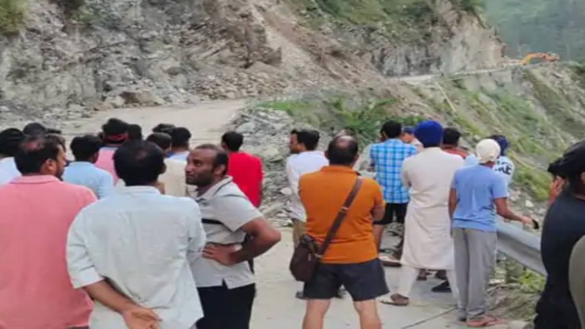 उत्तराखंड में लैंडस्लाइड: रास्ता बंद होने से MP के 30 यात्री फंसे, होटल वालों ने बढ़ाए 3 गुना रेट