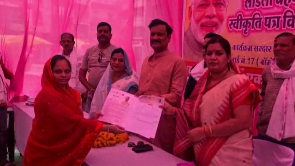 महिलाओं को मिला लाड़ली बहना का प्रमाण पत्र: MLA बोले- बीजेपी ने जो भी योजना बनाई बिना भेदभाव के बनाई