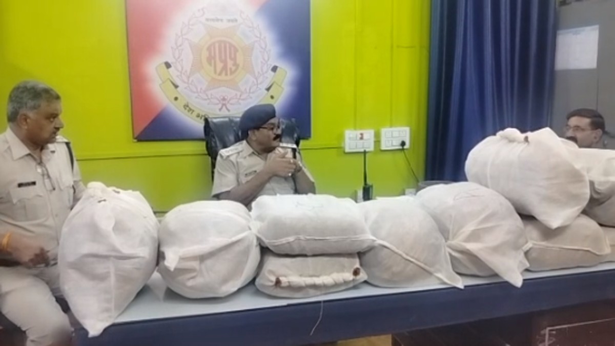 अंतरराज्यीय गांजा तस्कर चढ़ा पुलिस के हत्थेः ट्रक में छिपाकर ले जा रहे थे एक क्विंटल गांजा, सभी गिरफ्तार 6 आरोपी राजस्थान के