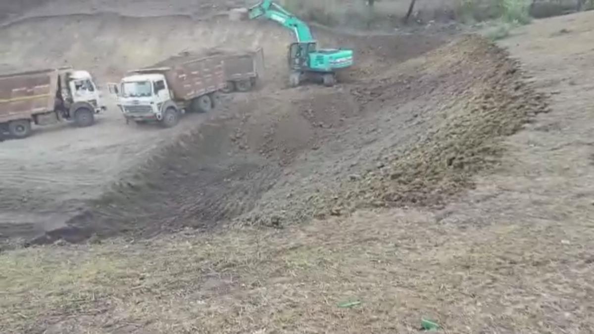 MP में खनिज माफिया मस्त, अधिकारी पस्त ! अवैध उत्खनन रोकने पहुंची माइनिंग टीम पर हमला, फिर भी बोलने से कतरा रहे अफसर