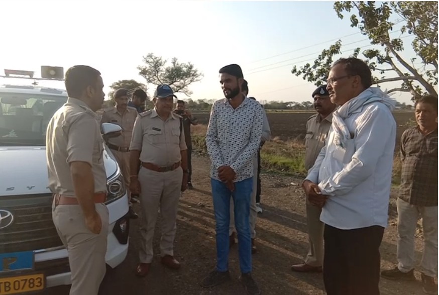 कार सवार किसान से लूटः बाइक सवार बदमाशों ने दिया अंजाम, वारदात के बाद चोरी की बाइक छोड़ भागे लुटेरे
