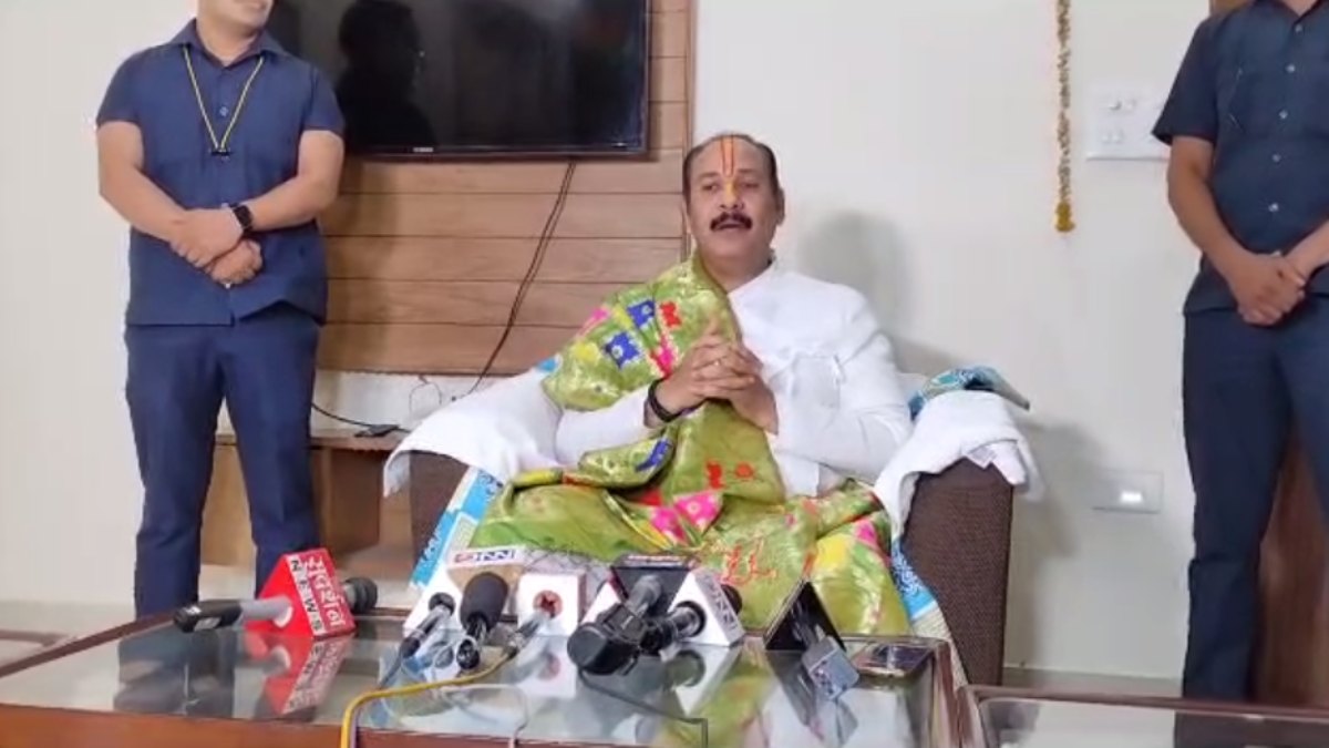 पंडित प्रदीप मिश्रा बोले- राम जन्मभूमि की तरह कृष्ण जन्मभूमि पर ठाकुर जी खुद आकर दिखाएंगे प्रमाण, लव जिहाद को लेकर कहा- इसे सरकार नहीं, घर के संस्कार रोक सकते हैं