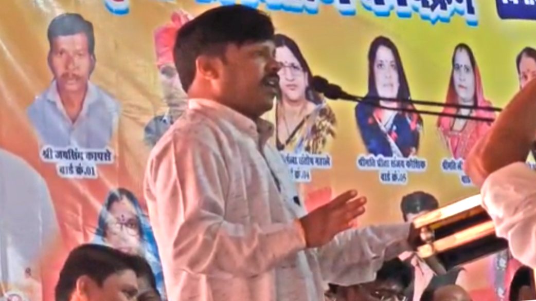 ‘लाडली बहनों को मिलेंगे एक लाख रुपए महीने’! माइक मिलते ही उत्साह में बोला बीजेपी पार्षद, VIDEO वायरल