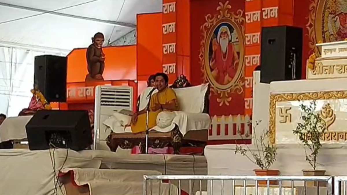 बागेश्वर धाम की हनुमान कथा: दिव्य दरबार में धीरेंद्र शास्त्री बोले- बहनों मर जाना, लेकिन दूसरे धर्म या मजहब के व्यक्ति पर भूलकर भी भरोसा मत करना