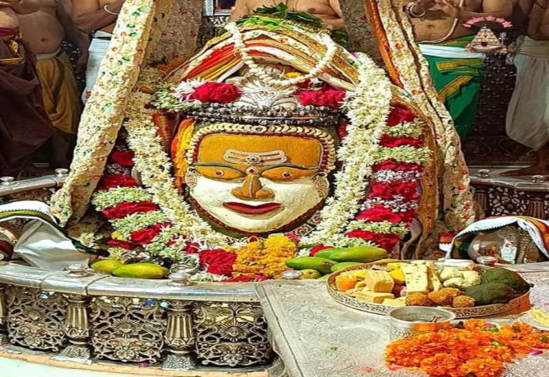 बाबा महाकाल उज्जैन दर्शनः तड़के अभिषेक पूजन में शामिल होकर सैकड़ों श्रद्धालुओं ने पुण्य लाभ कमाया