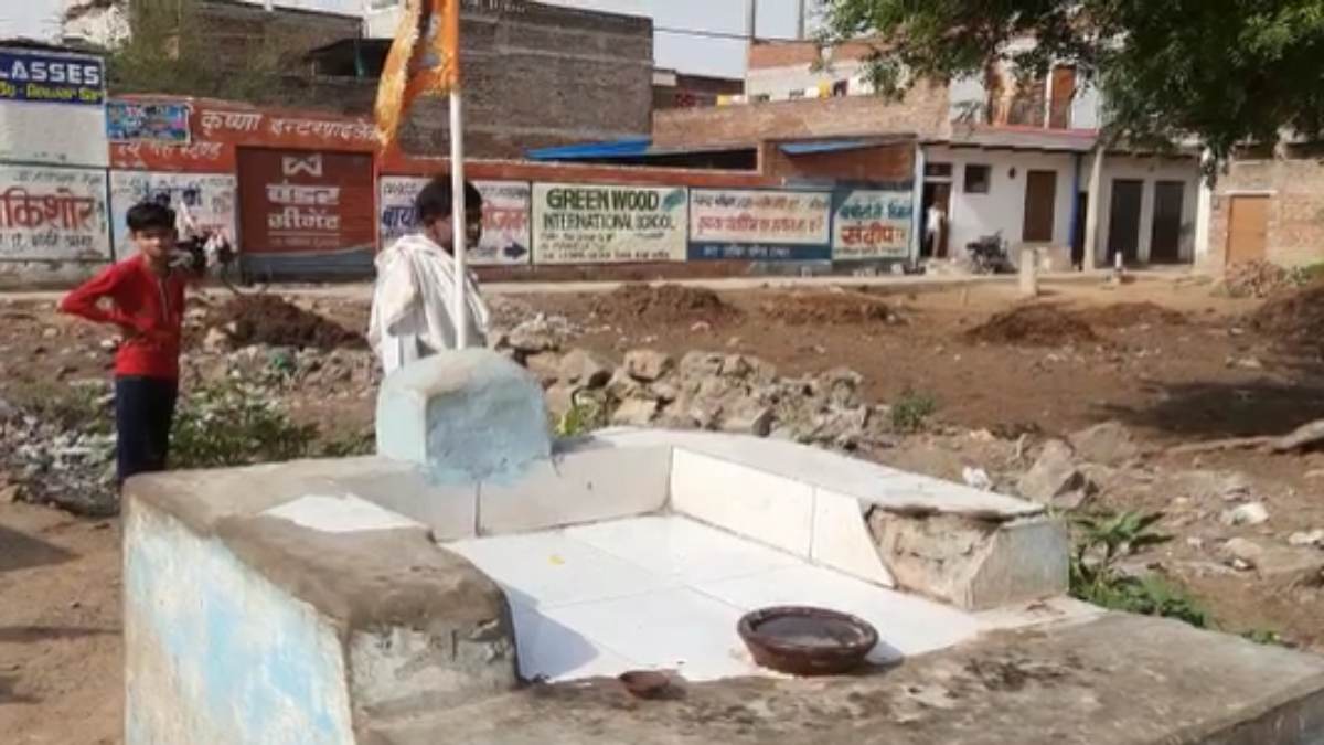 MP में सांप्रदायिक माहौल बिगाड़ने की कोशिश: शिवलिंग को नाली में फेंका, आरोपी की तलाश जारी