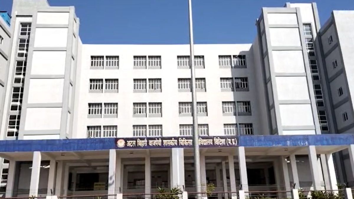 मेडिकल कॉलेज में रैगिंगः हॉस्टल के सीनियर छात्रों ने जूनियर का लिया रैगिंग, घरेलू काम के अलावा करते थे मारपीट, मोबाइल की मैसेज से खुला राज