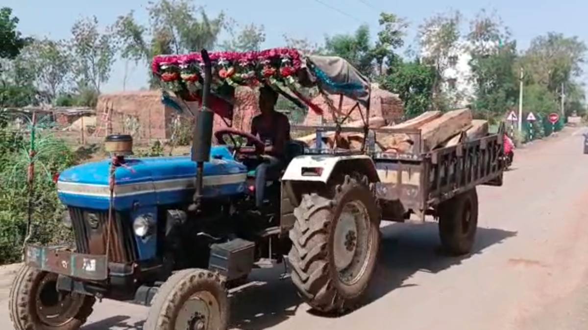 वन अमले पर लकड़ी चोरों का हमला: 3 कर्मचारी घायल, 40 बाइक पर सवार होकर आए थे, लकड़ी से भरी ट्रैक्टर-ट्राॅली जब्त