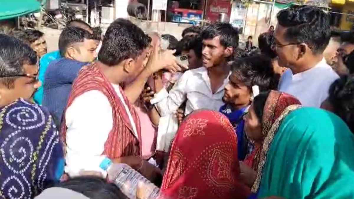 सातवें आसमान पर पहुंचा विधायक जी का गुस्सा: VIDEO बना रहे युवक से फोन छीनने की कोशिश, भड़कने का वीडियो वायरल