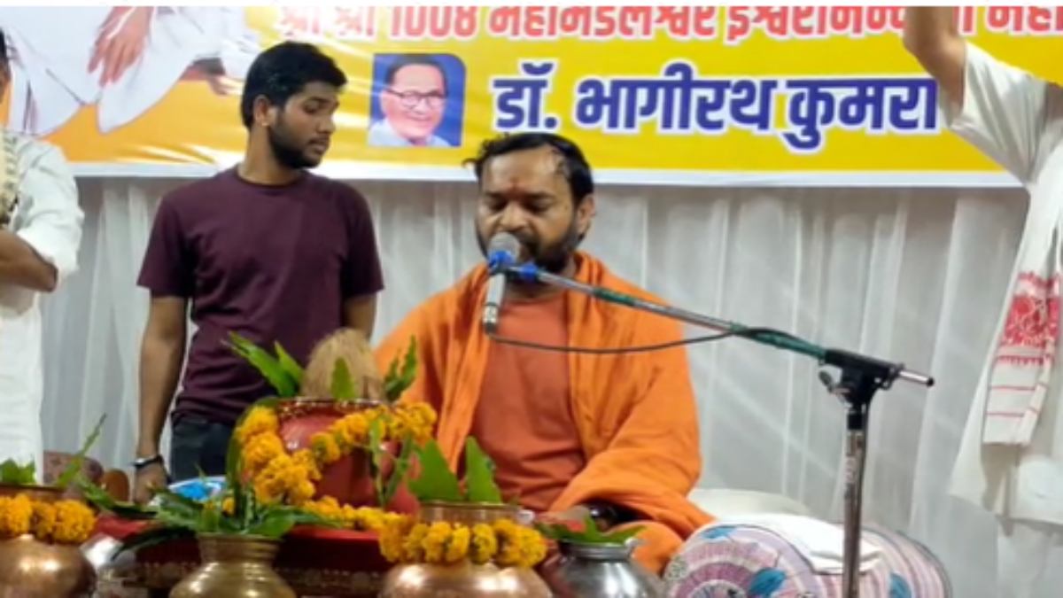 ‘लव जिहाद के आरोपियों को मिले मृत्युदंड’: उत्तम स्वामी महाराज ने सरकार से की मांग, कहा- ये लोग देश का कर रहे पतन